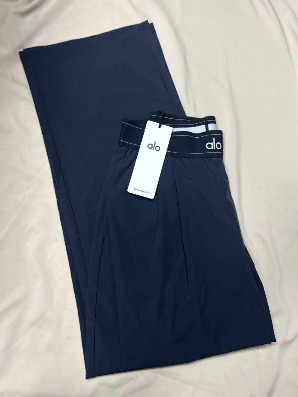 Brand new Alo Yoga Suit Up Navy Pants Regular  30-inch inseam loose-fit trousers - Picture 9 of 12
